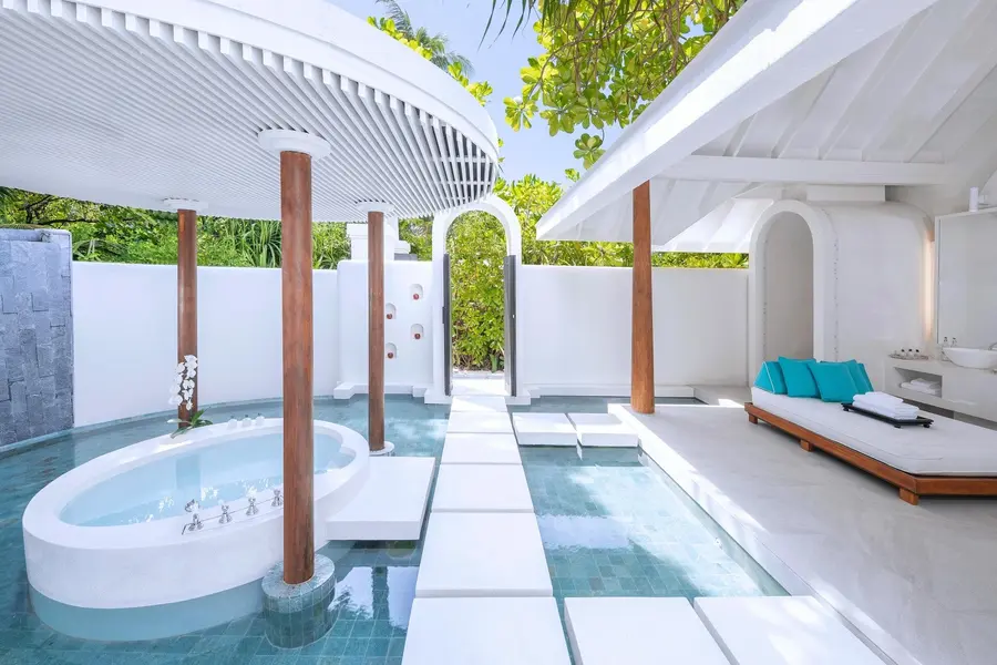 Anantara-Kihavah-Beach-Pool-Villas-Bathroom-Entrance_edit