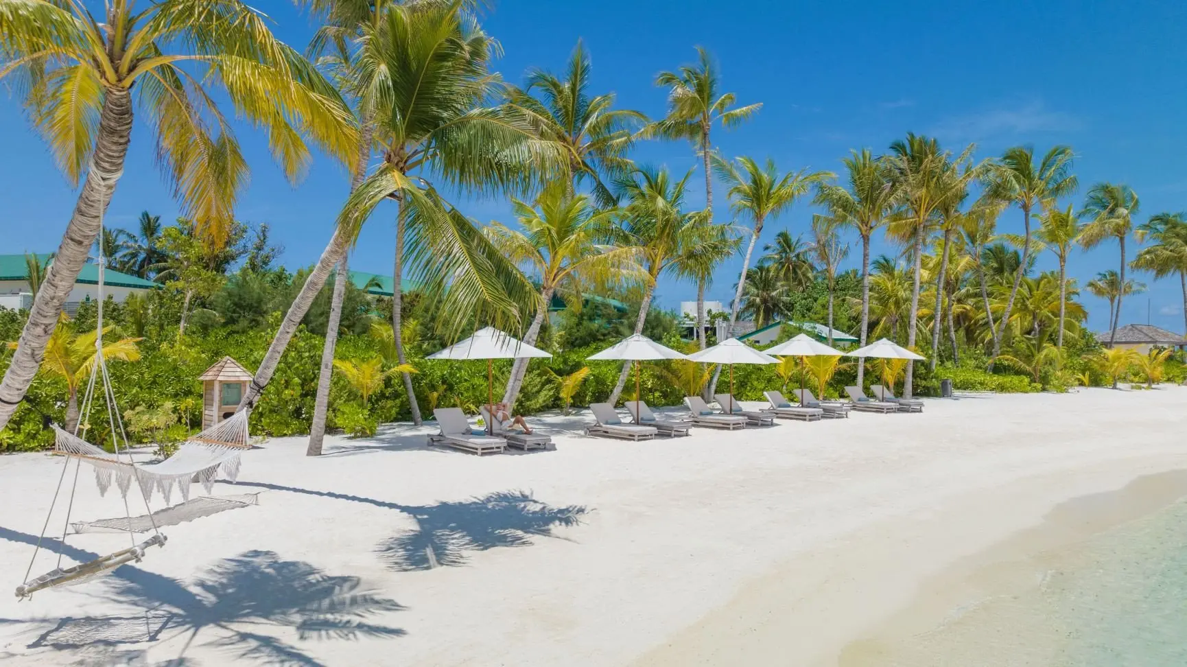 KagiMaldives_Beach_WithModel_1