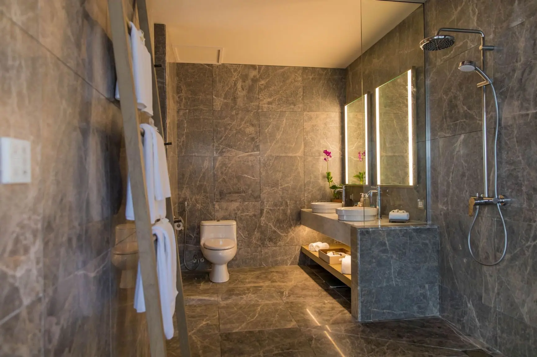 BeachPoolVillaBathroom2