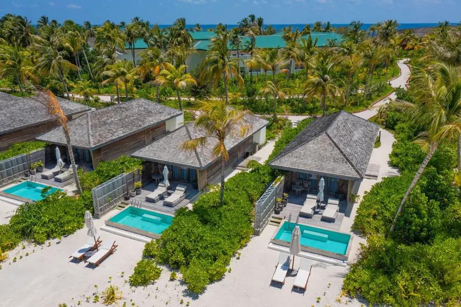 2. KagiMaldivesIsland_BirdseyeViewBeachPoolVillaExterior2