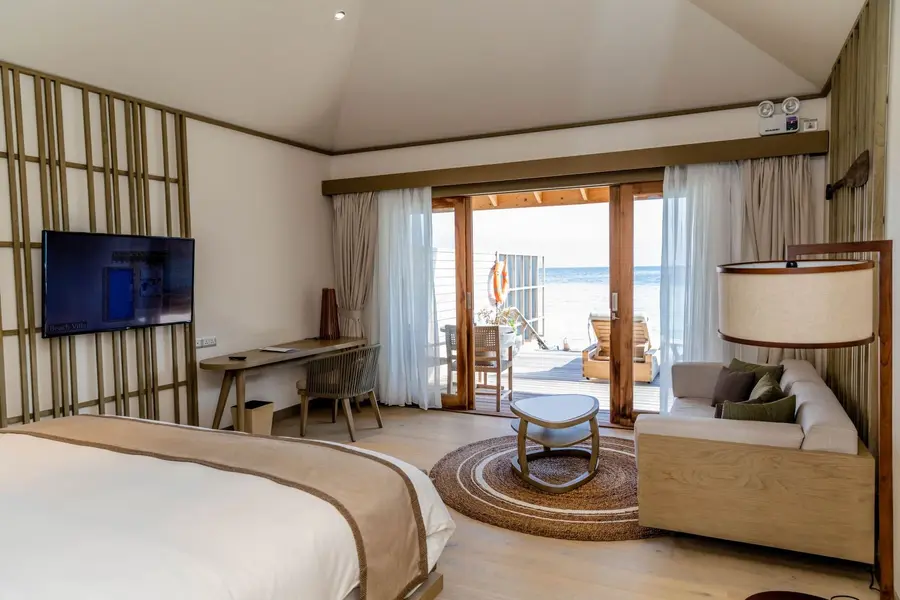 7. KagiMaldives_LagoonPoolVillaInterior_3