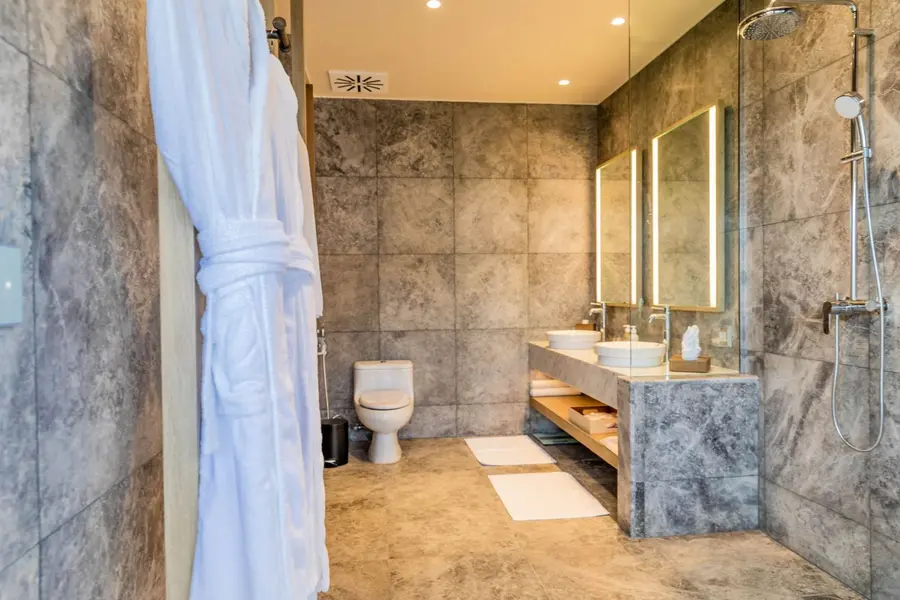 5. KagiMaldives_LagoonPoolVillaBathroom2