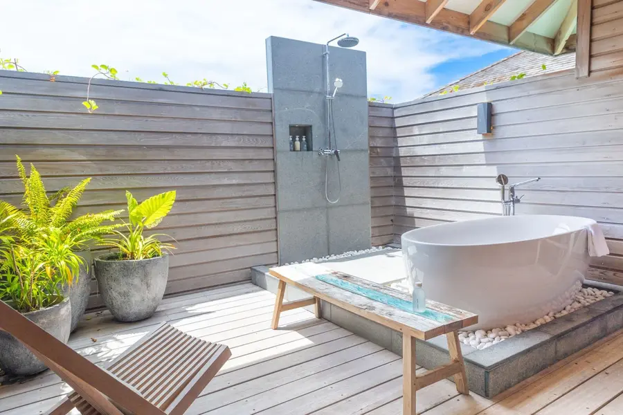 5. KagiMaldives_LPVOPV_BathroomExterior