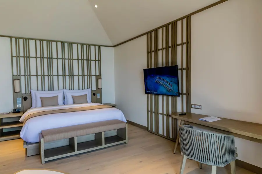 6. KagiMaldives_LagoonPoolVillaInterior_1(1)
