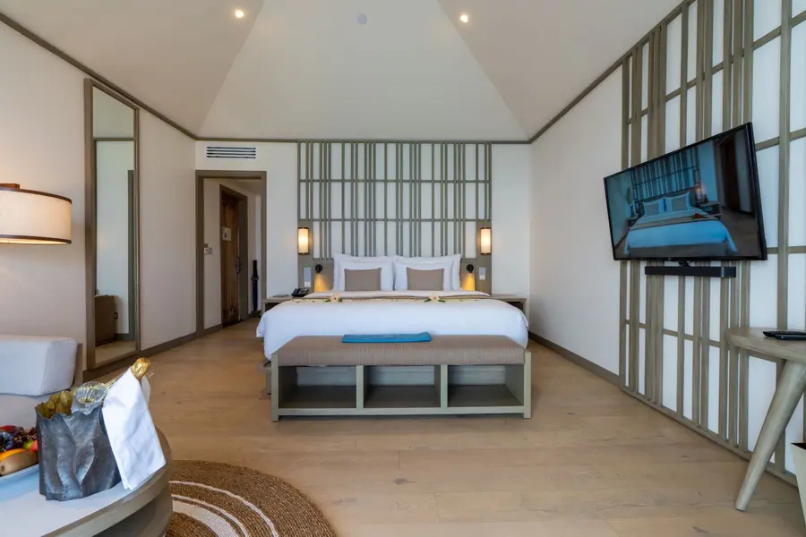 KagiMaldives_OceanPoolVillaBedroomInterior_1