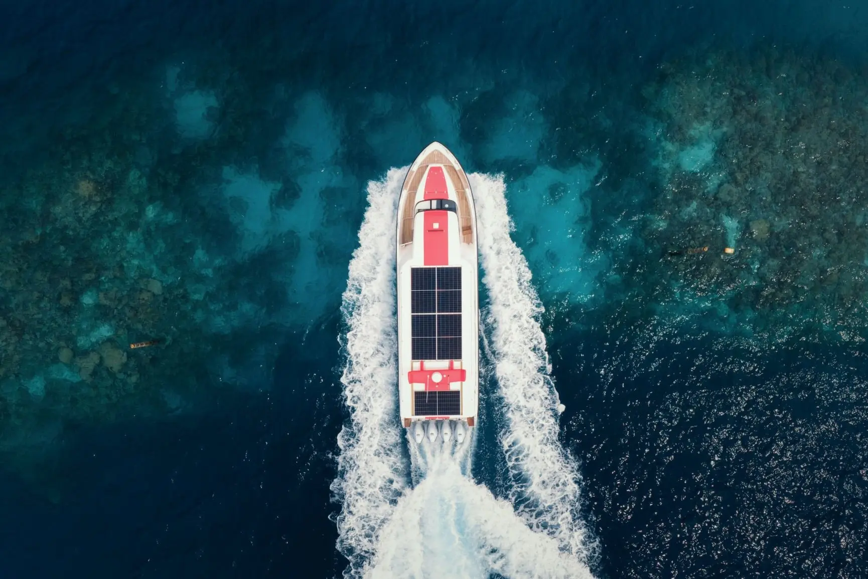 RAH GILI MALDIVES_SIX & SIX BOAT Aerial_1