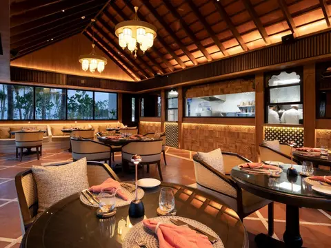 RAH GILI MALDIVES Tiffin Interior