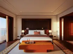 APPARTEMENT SUPERIEUR - orientexpress-sailingyachts-corinthian-suites-appartment-bedroom-front-rendering-2025