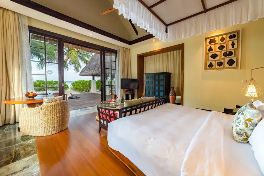 02_Earth-Pool-Villa-Master-Bedroom_edit