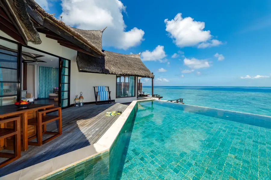 02-Ocean-Pool-Suite-Outdoor-Deck-Pool_edit