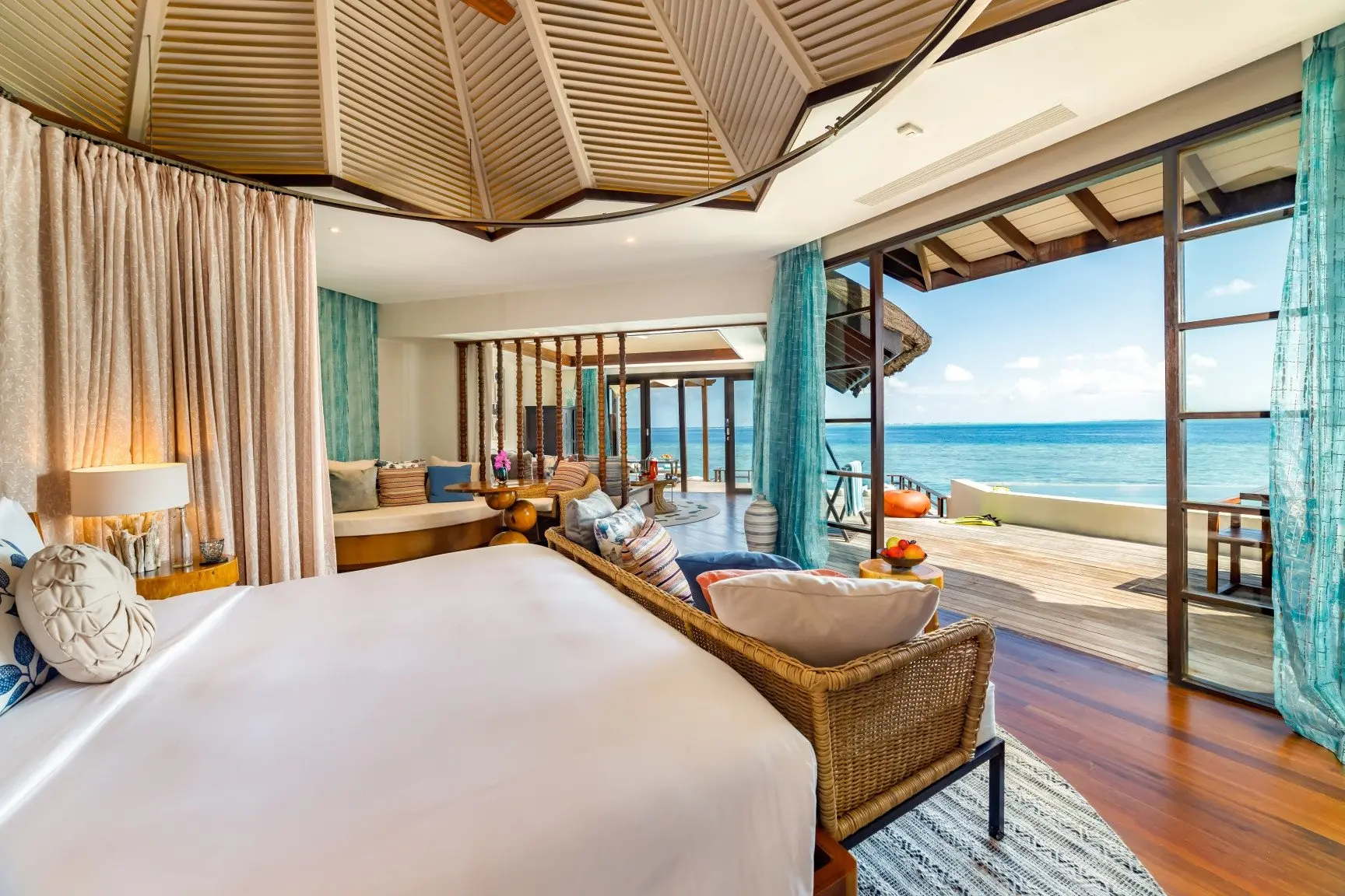 04-Ocean-Pool-Suite-Master-Bedroom_edit