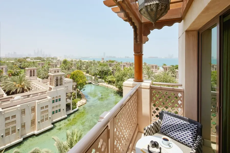 Jumeirah-Al-Qasr-Junior-Arabian-Suite-01_edit