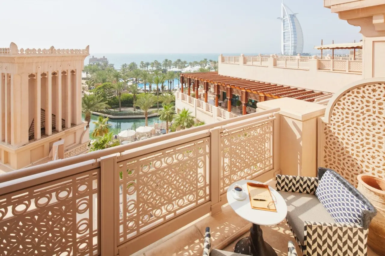 Jumeirah-Al-Qasr-Junior-Ocean-Suite-01_edit