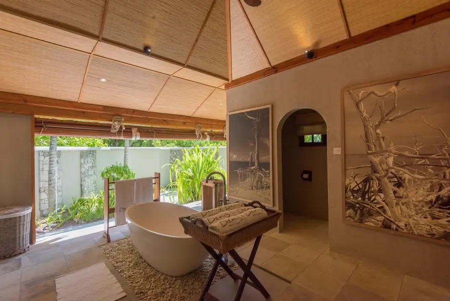 K1024_Beach-Villa-Bathroom1