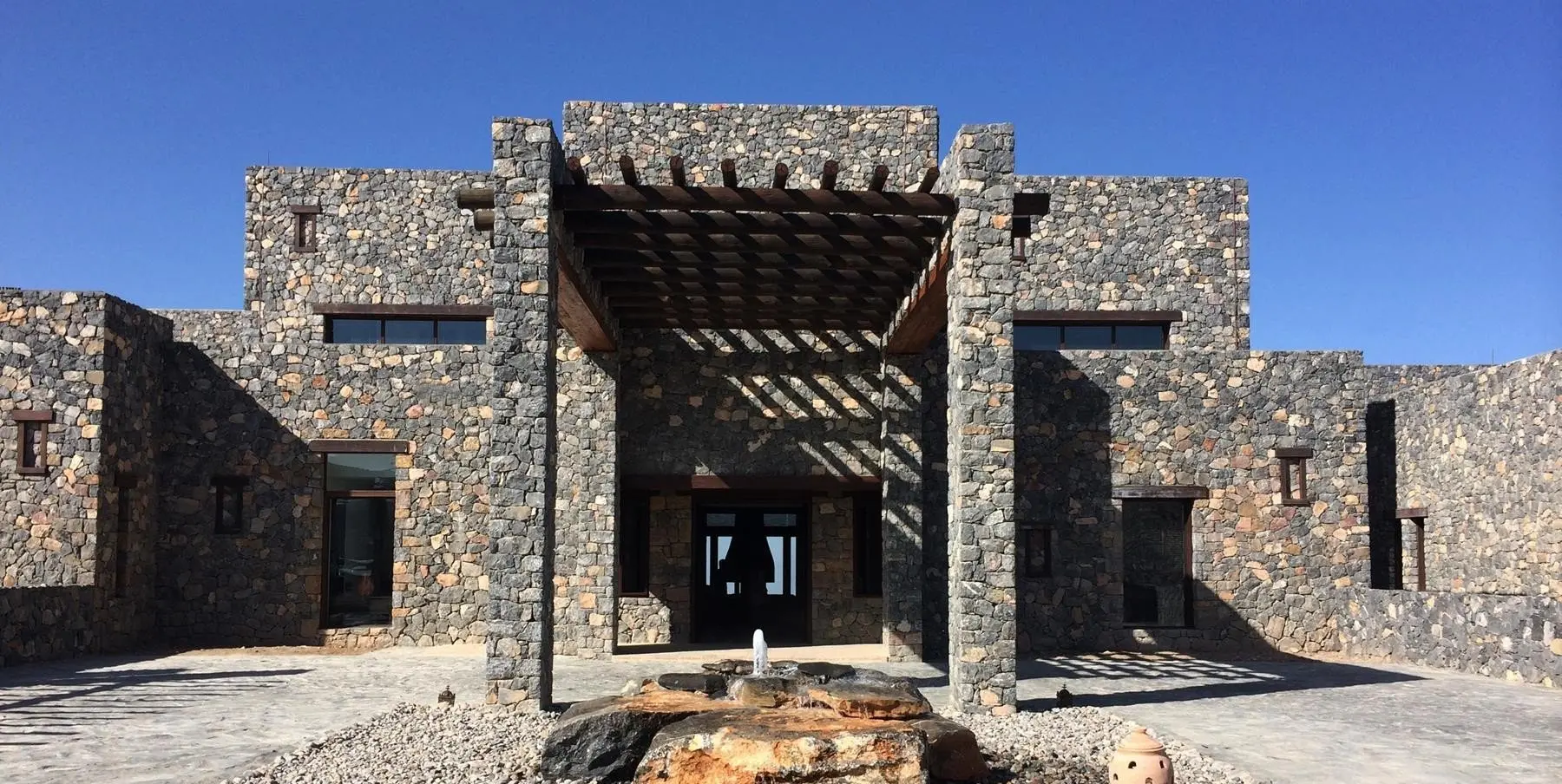 Alila-Jabal-Akhdar-Exterior-Porte-Cochere-Copy-e1487325515462