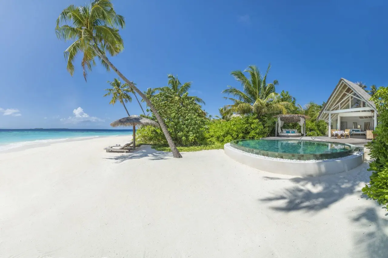 Milaidhoo-Maldives_Beach-Pool-Villa_Beach-3_22
