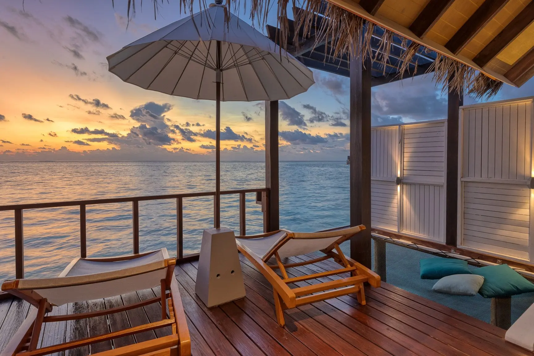 01_Wind-Villa-Overwater-Hammock_edit