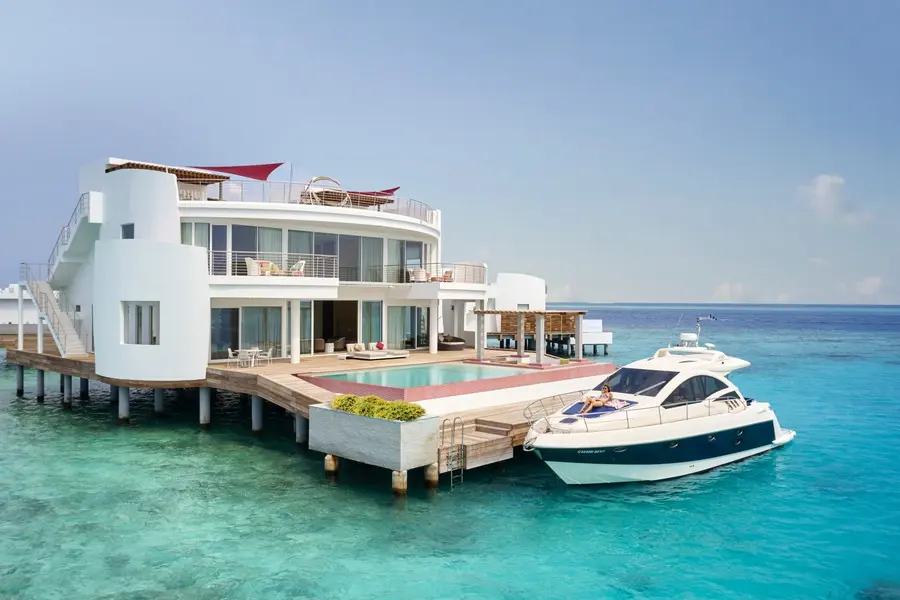 02_Three-Bedroom-Water-Retreat-Yacht_edit