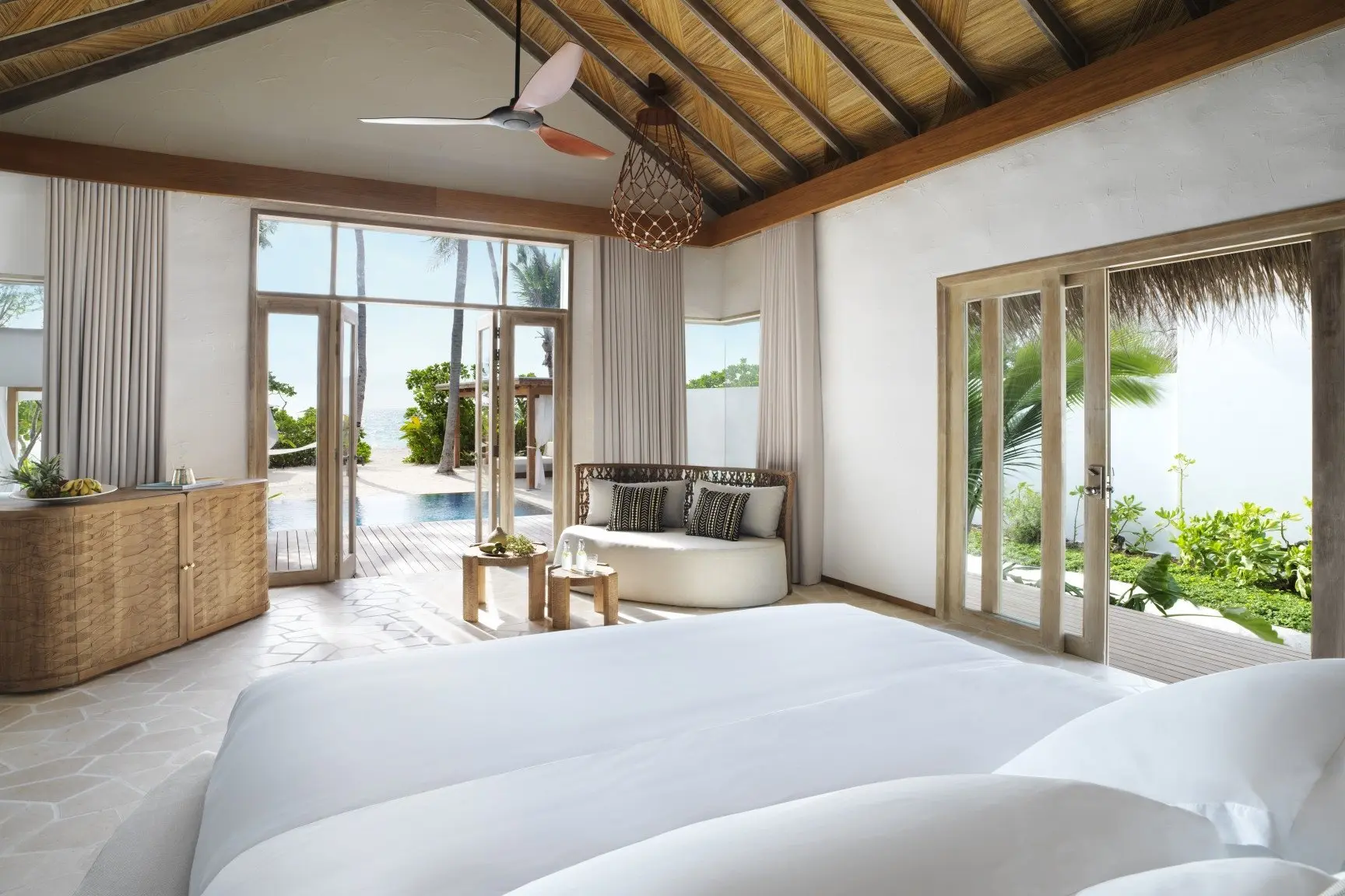 DELUXE-BEACH-SUNSET-VILLA-BEDROOM.1_edit