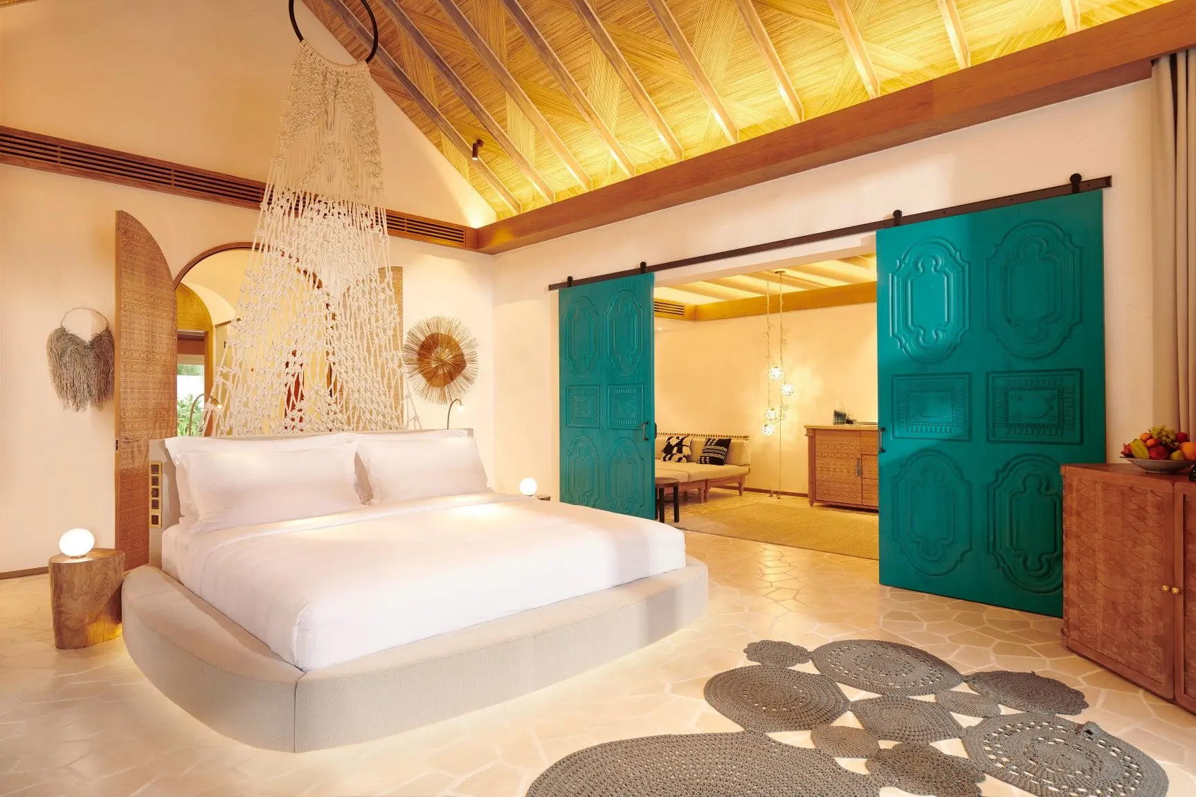 DELUXE-BEACH-SUNSET-VILLA-BEDROOM_edit