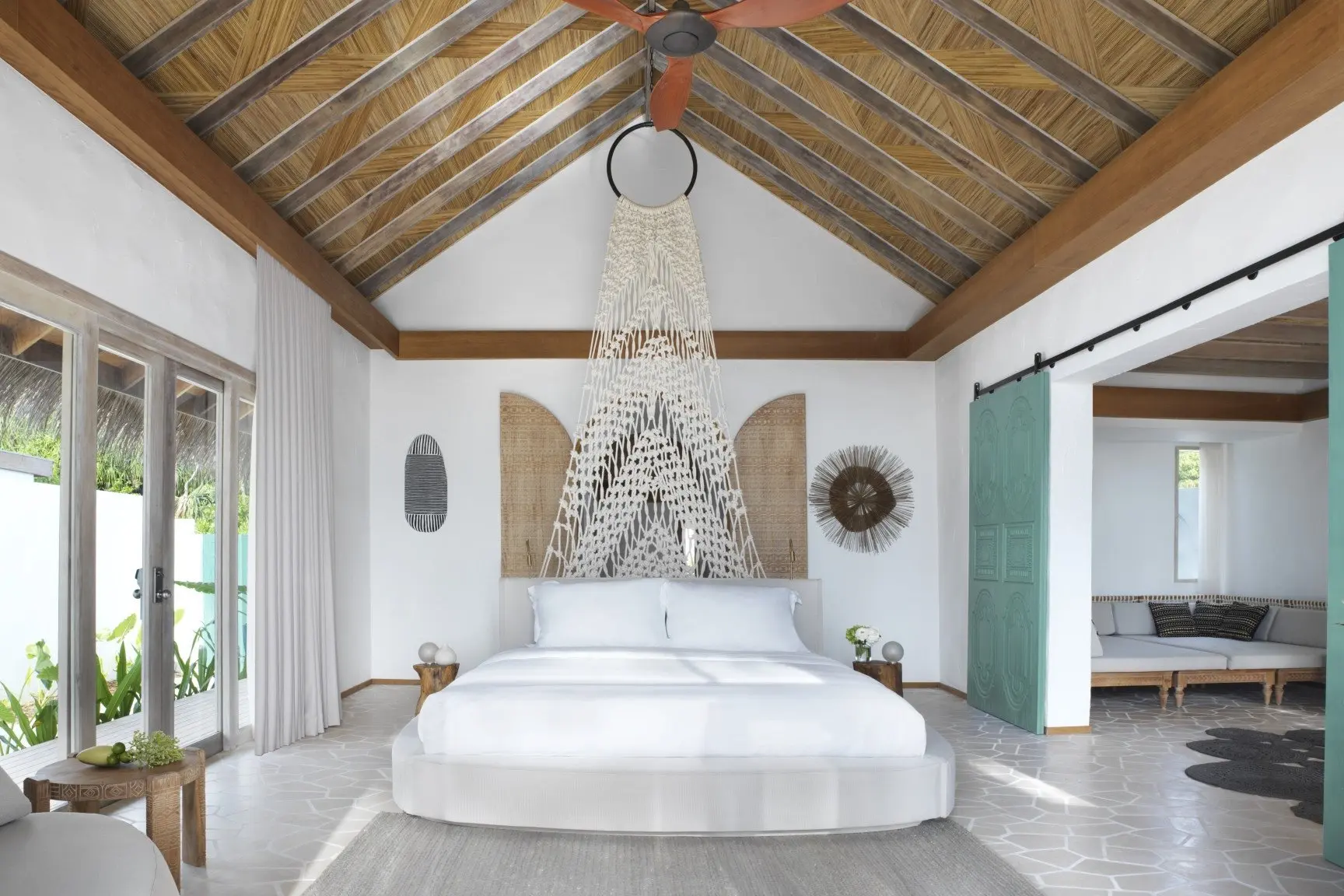 DELUXE-BEACH-SUNRISE-VILLA-BEDROOM_edit