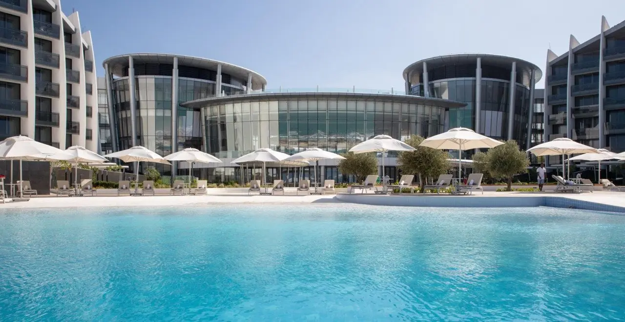 Jumeirah-at-Saadiyat-Island-Resort-Pool-View-Copy-e1547218240667