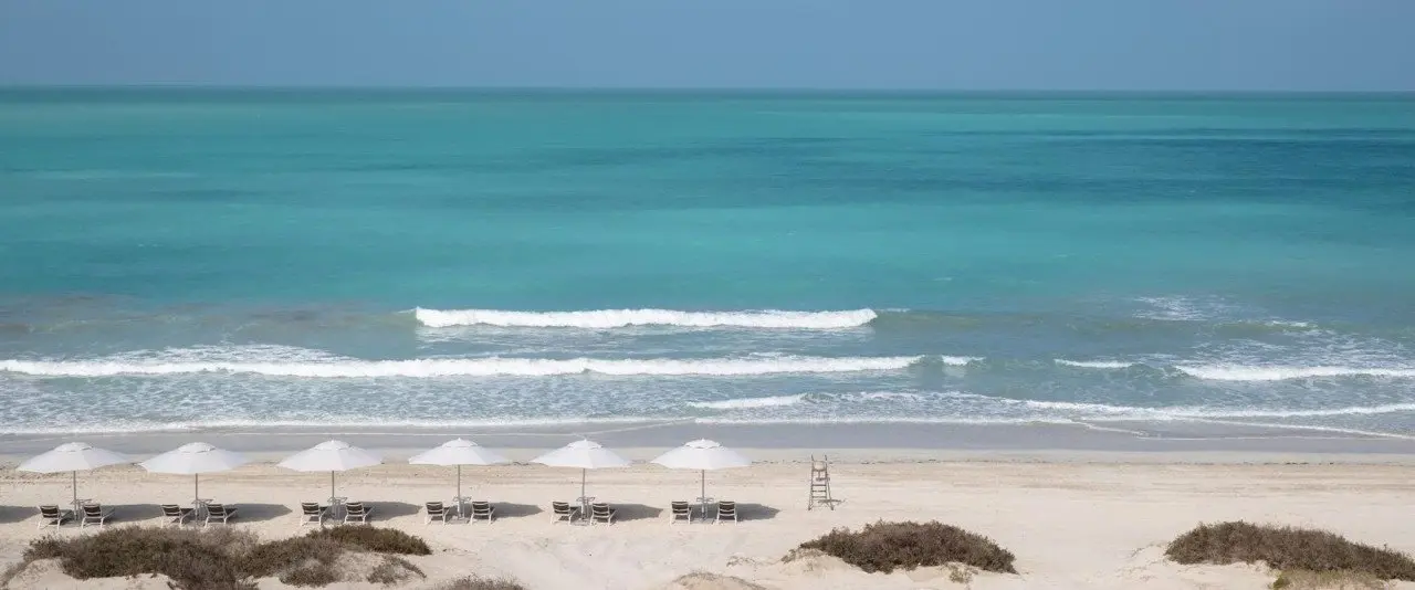 Jumeirah-at-Saadiyat-Island-Resort-Beach-view-Copy-e1547218598765