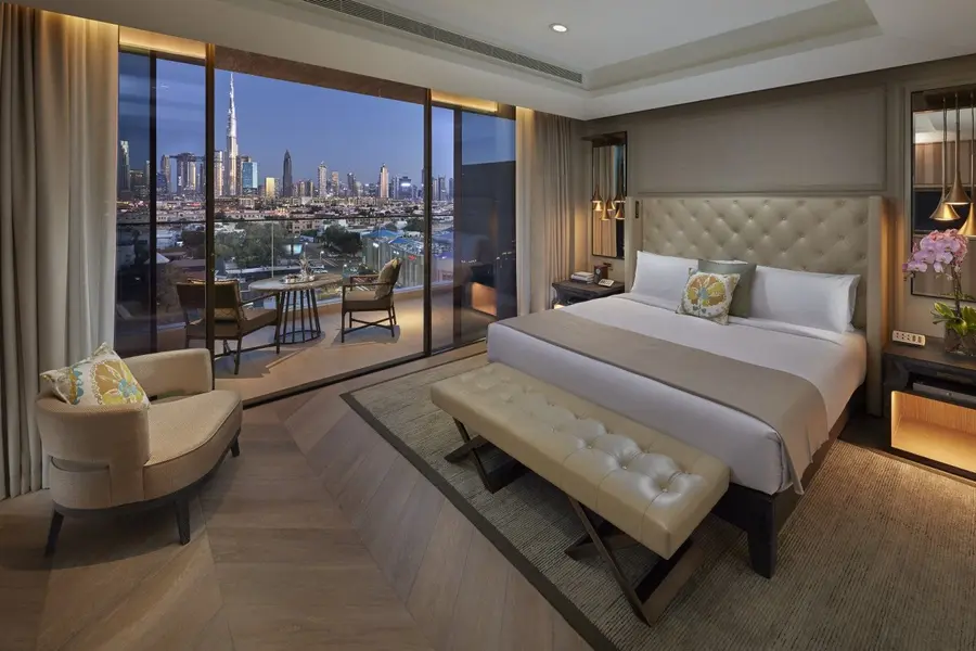 dubai-suite-skyline-view-bedroom_edit