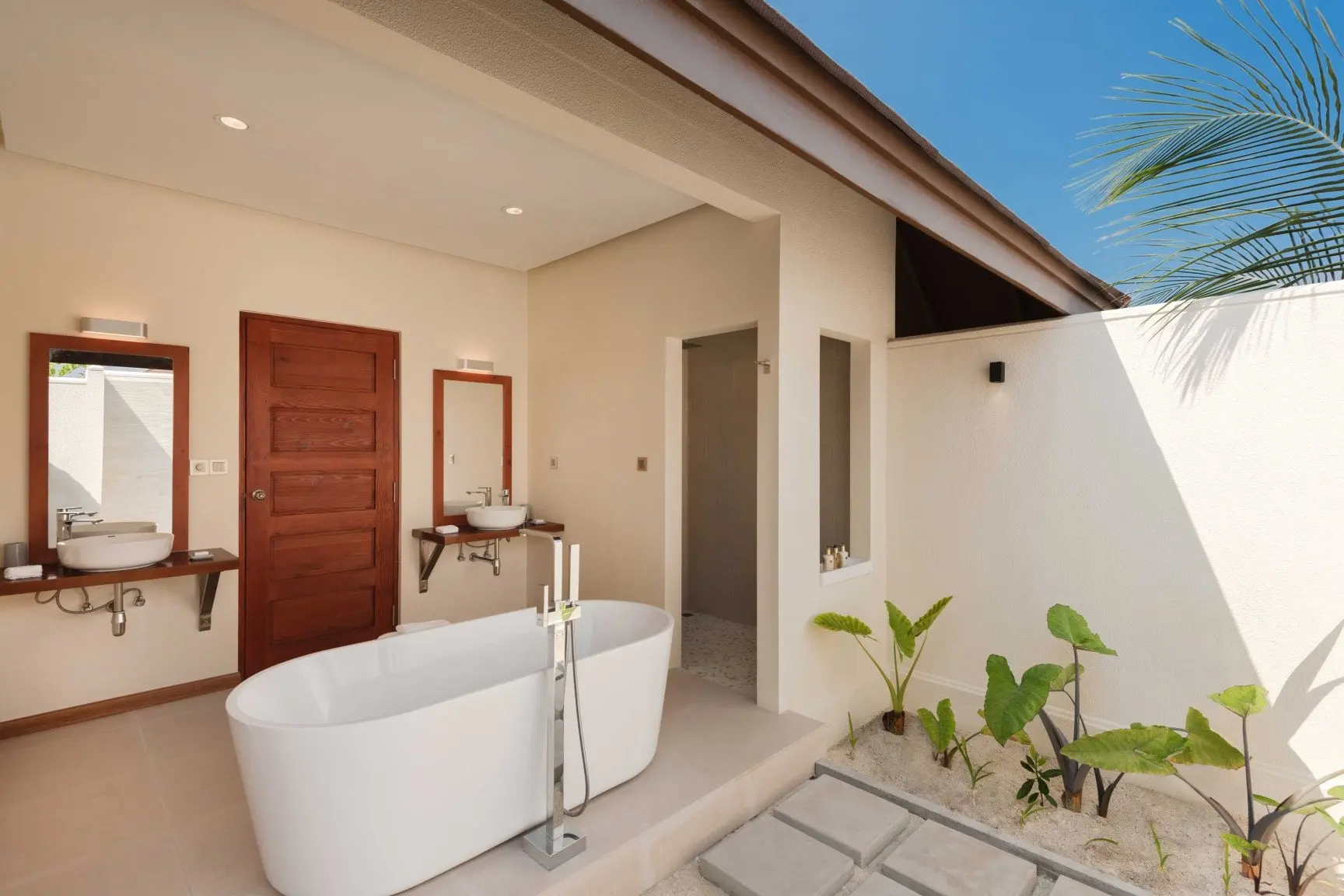 Beach-Villa-with-Pool-Bathroom-02-VARU-by-Atmosphere_edit