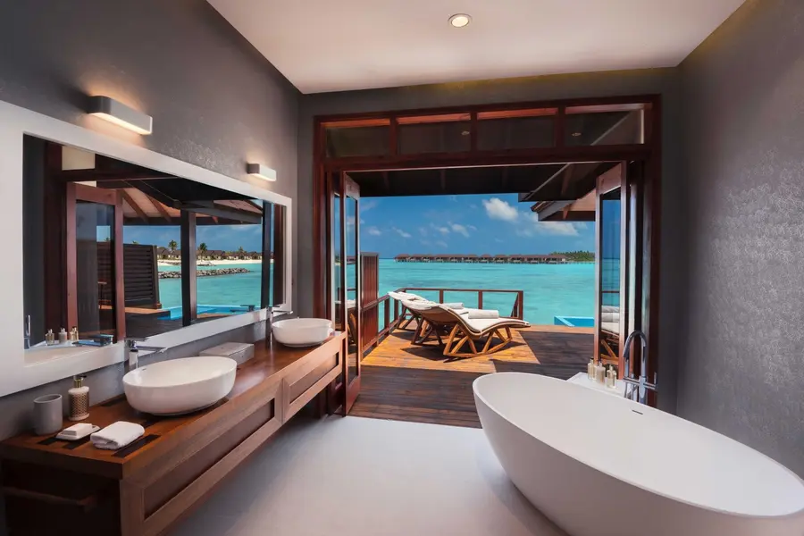 Water-Villa-with-Pool-Bathroom-View-VARU-by-Atmosphere_edit-1