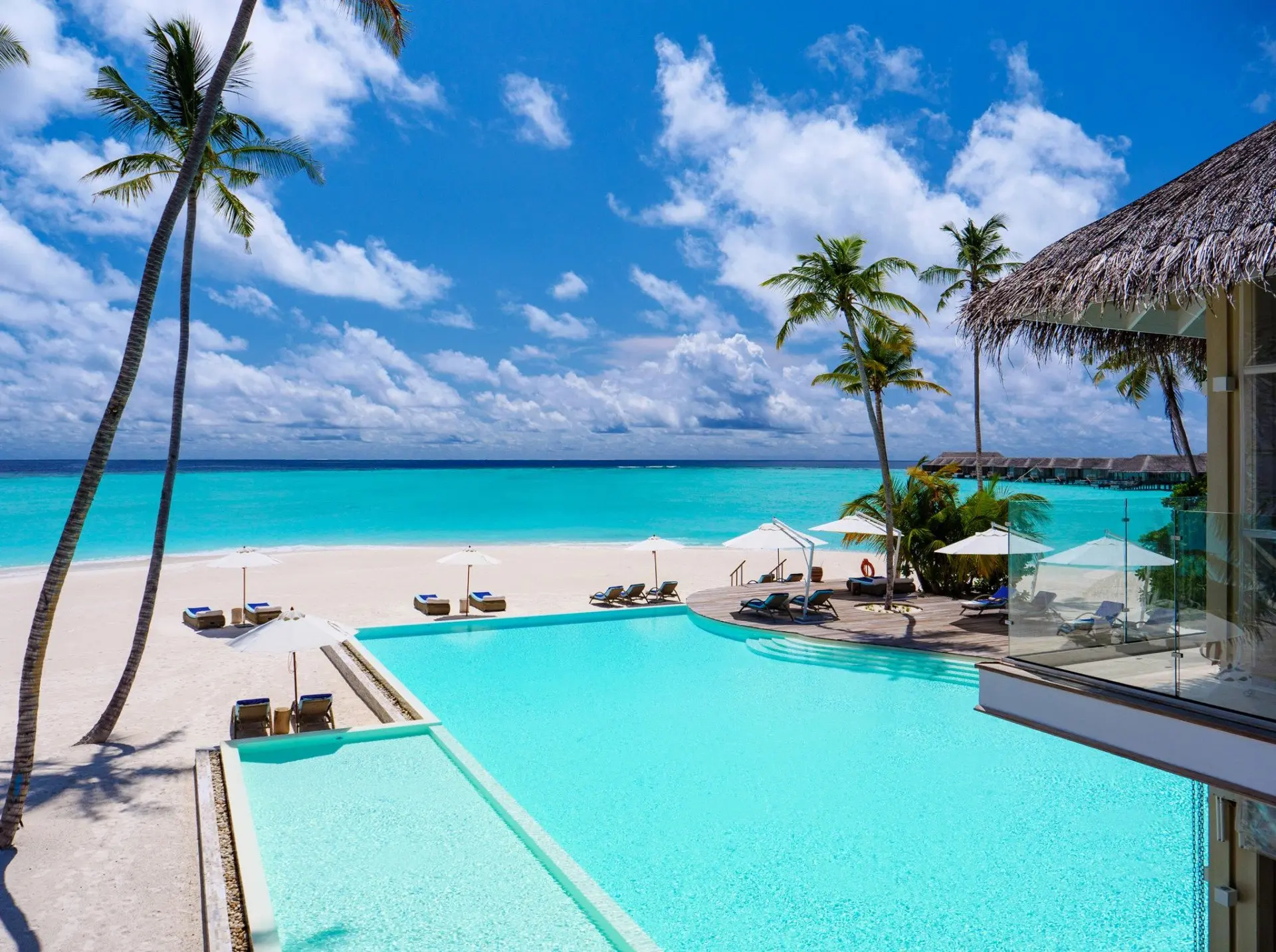 Baglioni_Resort-_Maldives_Main_Pool_Gusto